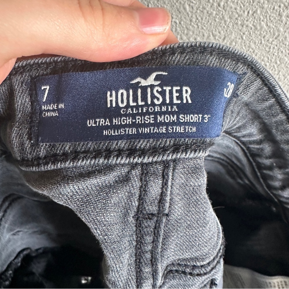 Hollister Gray Ultra High Rise Mom Short 3” 28 - Picture 5 of 11